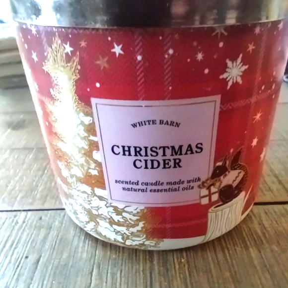 White Barn 3 Wick Candle - Picture 1 of 3